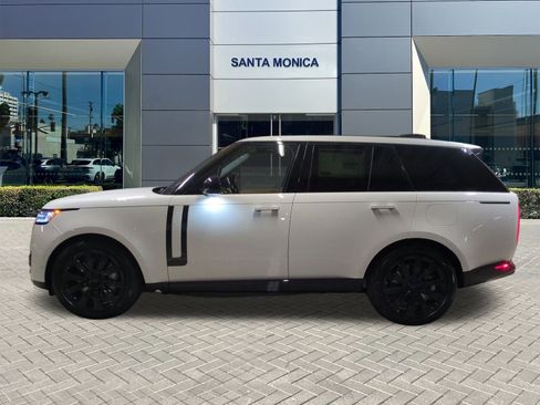 New 2026 Land Rover Range Rover SE image 2