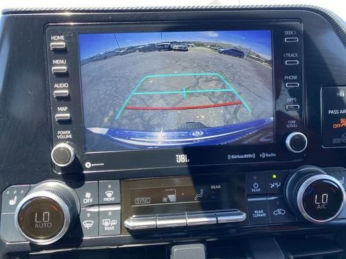 Used 2022 Toyota Highlander XSE AWD/4WD image 17