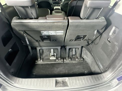 Used 2025 Kia Carnival FWD image 28