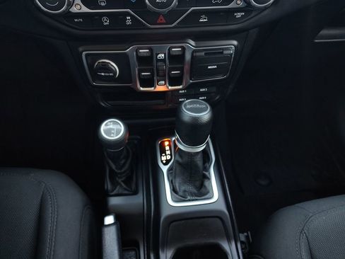 Used 2021 Jeep Gladiator Willys image 9