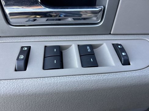 Used 2010 Ford F150 XLT image 12