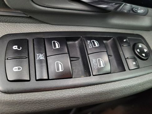 Used 2020 RAM 1500 Classic SLT image 27