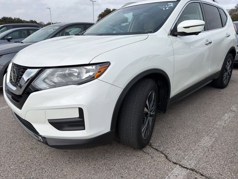 Used 2019 Nissan Rogue SV w/ Premium Package image 1