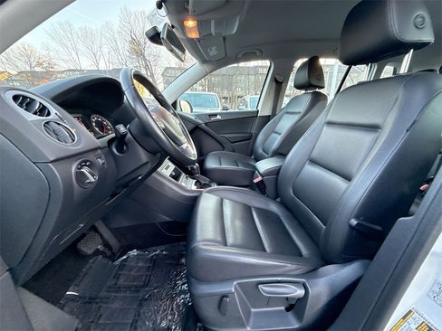 Used 2017 Volkswagen Tiguan S image 13