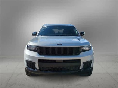 New 2025 Jeep Grand Cherokee L Altitude image 3