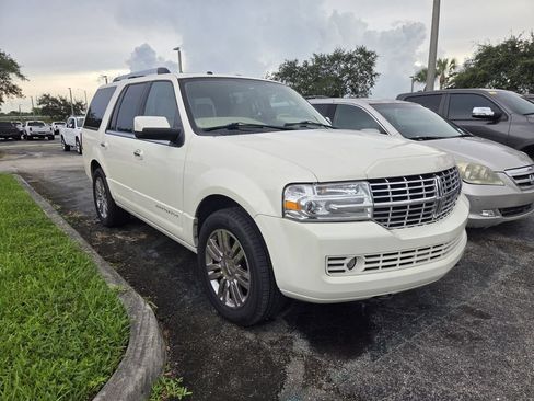 Used 2007 Lincoln Navigator 2WD image 2