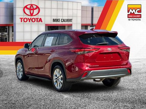 Used 2020 Toyota Highlander Limited FWD image 3
