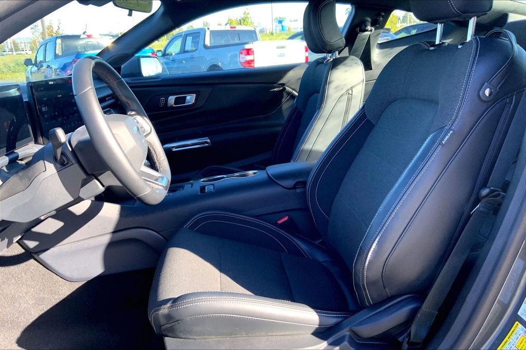 Used 2025 Ford Mustang Coupe RWD image 9