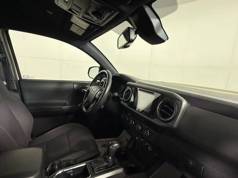 Used 2019 Toyota Tacoma TRD Off-Road AWD/4WD image 35