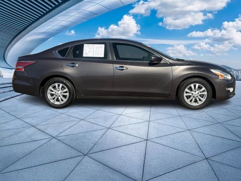 Used 2014 Nissan Altima 2.5 S w/ Sport Value Package image 3