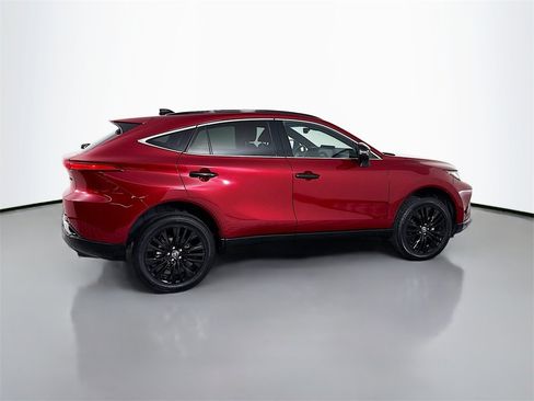 Used 2023 Toyota Venza XLE image 8