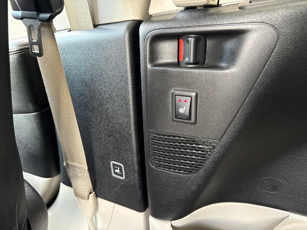 Used 2020 Chrysler Pacifica Touring-L Plus FWD image 16