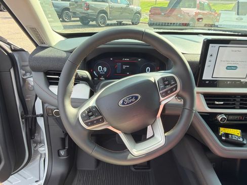 New 2026 Ford Explorer Active RWD image 12