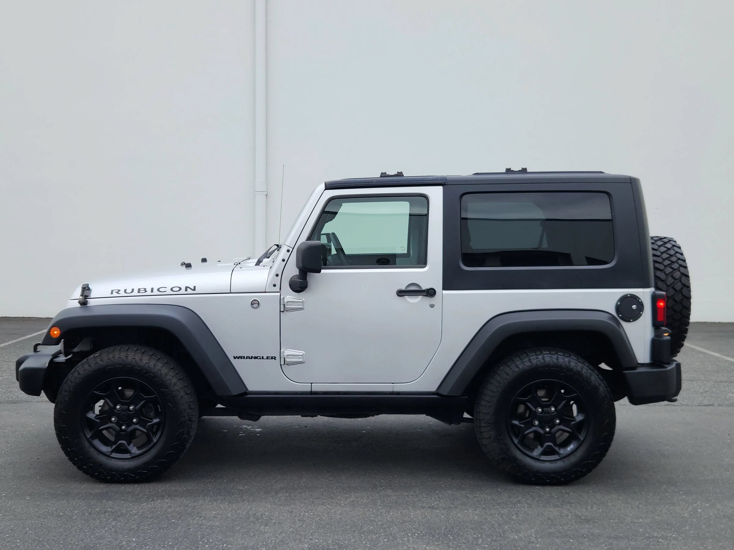 Used 2009 Jeep Wrangler Rubicon w/ Dual Top Group AWD/4WD image 2