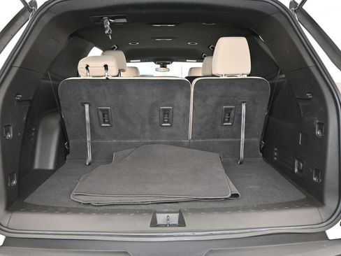 Used 2022 Chevrolet Traverse LS image 34