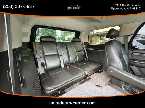 Used 2010 Cadillac Escalade Premium image 12