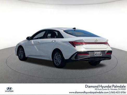 Used 2024 Hyundai Elantra SEL FWD image 21