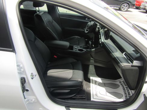 Used 2022 Kia K5 GT-Line AWD/4WD image 16