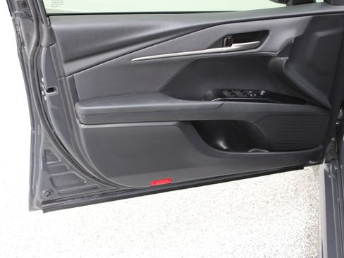 Used 2025 Toyota Camry SE FWD image 12