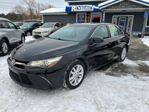 Used 2016 Toyota Camry SE w/ Moonroof Package image 1