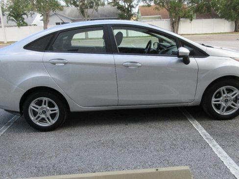 Used 2019 Ford Fiesta SE image 6