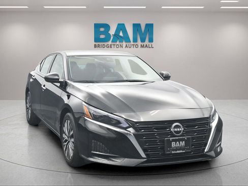 Used 2023 Nissan Altima 2.5 SV AWD/4WD image 4