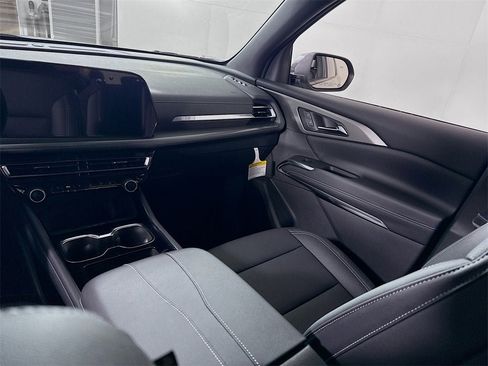 New 2026 Chevrolet Traverse LT w/ LPO, Floor Liner Package image 17