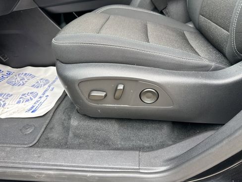 Used 2025 Chevrolet Traverse LT image 63