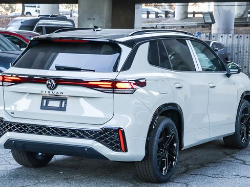 New 2026 Volkswagen Tiguan SE R-Line image 4