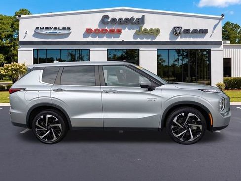 Used 2023 Mitsubishi Outlander SE AWD/4WD image 3