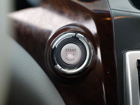 Used 2014 Nissan Quest SL FWD image 30