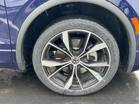 Used 2022 Volkswagen Tiguan SEL R-Line AWD/4WD image 16