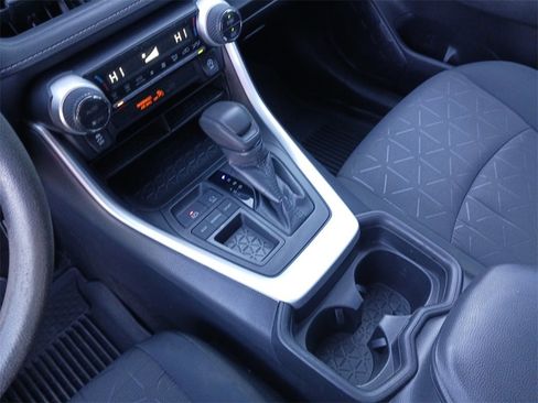 Used 2021 Toyota RAV4 XLE image 11