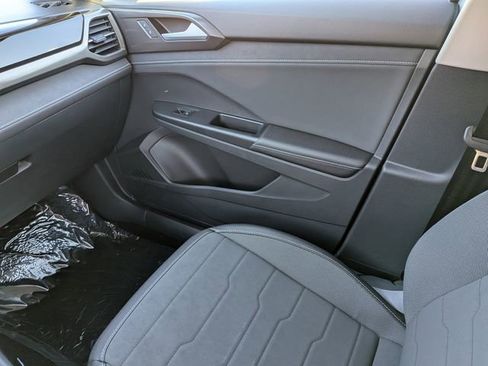New 2026 Volkswagen Taos SE FWD image 15