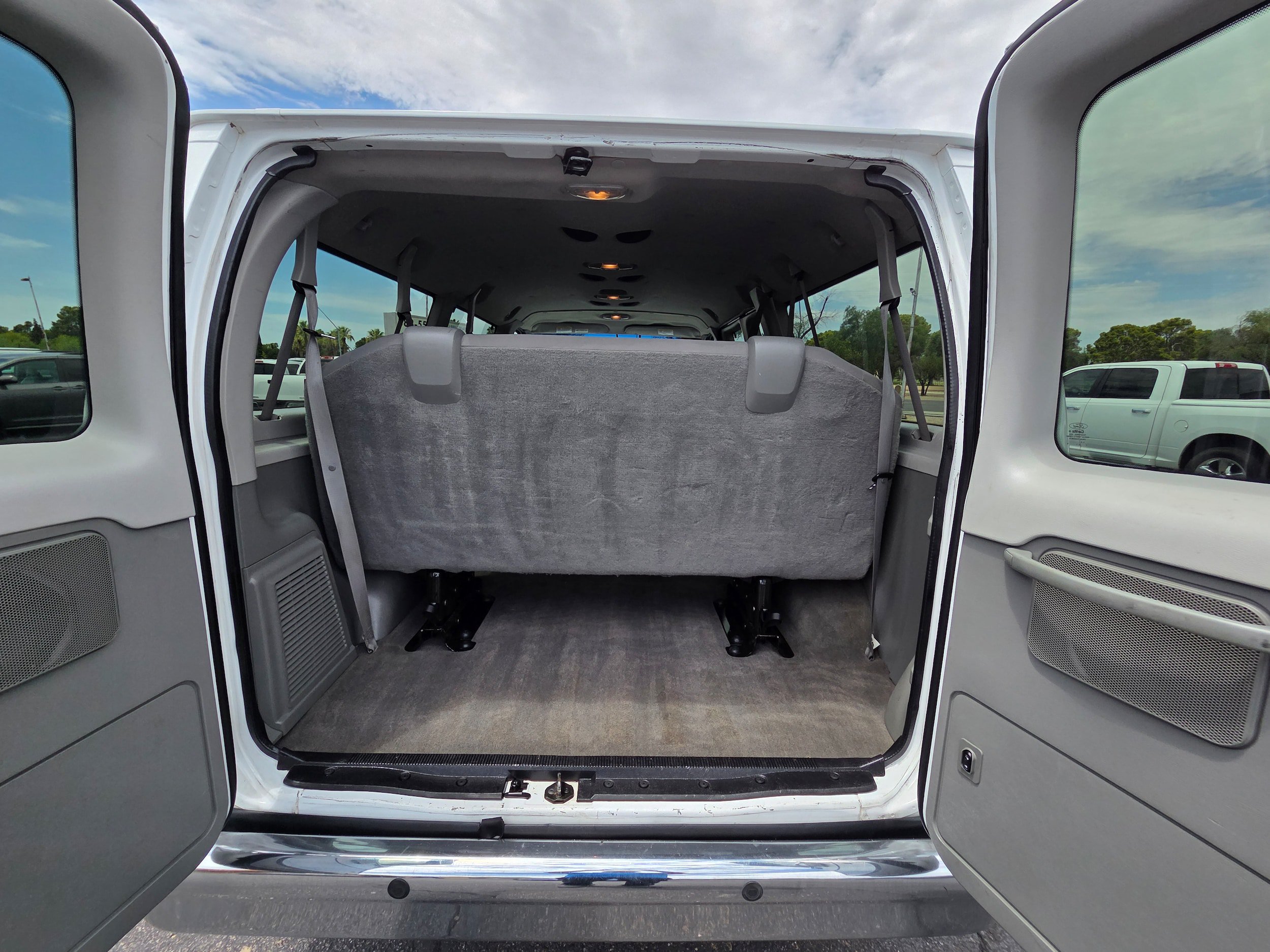 Used 2014 Ford E-350 and Econoline 350 XLT RWD image 16