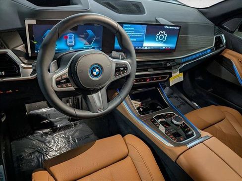 Used 2026 BMW X5 xDrive50e w/ M Sport Package AWD/4WD image 3