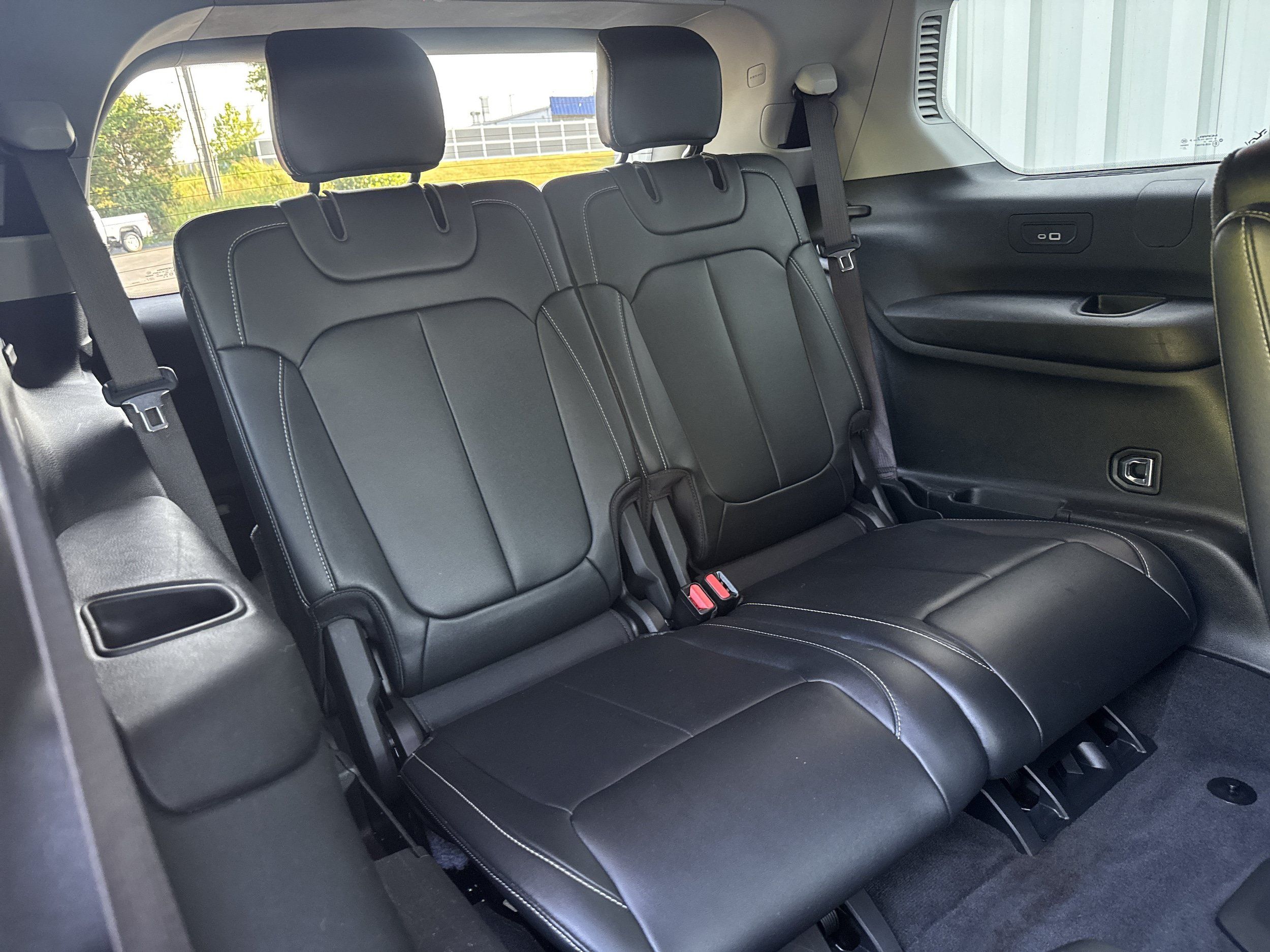Used 2022 Jeep Grand Cherokee L Limited AWD/4WD image 16