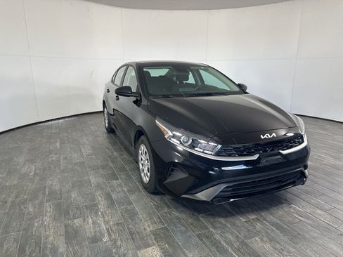 Used 2024 Kia Forte LXS image 3