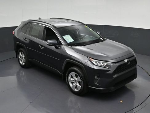 Used 2021 Toyota RAV4 XLE AWD/4WD image 21