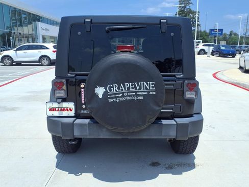 Used 2017 Jeep Wrangler Unlimited Sport w/ Quick Order Package 24S AWD/4WD image 6
