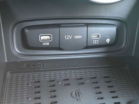 New 2025 Hyundai Venue Limited image 28