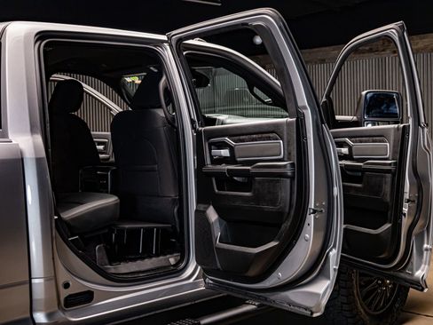 Used 2024 RAM 3500 Big Horn w/ Sport Appearance Package image 32