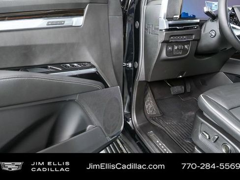 Certified 2026 Cadillac Escalade Luxury image 8