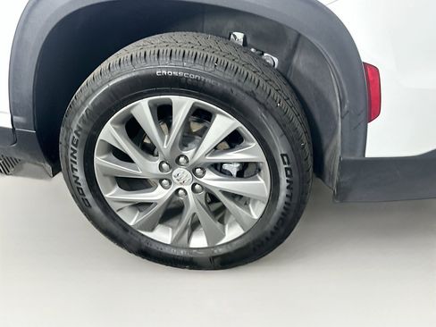 Used 2025 Buick Enclave Preferred image 11