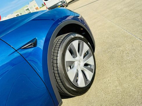 Used 2023 Tesla Model Y 2WD image 20