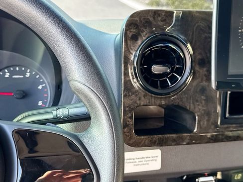 Used 2021 Mercedes-Benz Sprinter 3500 image 16