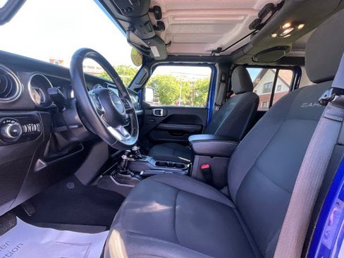 Used 2019 Jeep Wrangler Unlimited Sahara w/ Uconnect 4C Nav & Sound Group AWD/4WD image 25