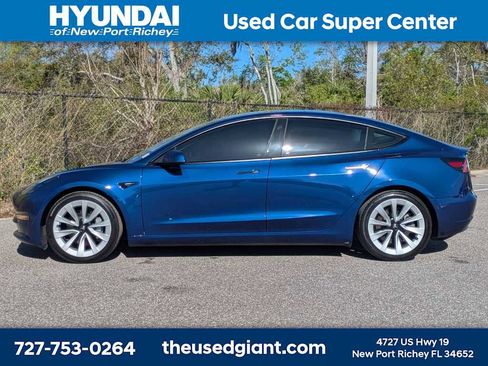 Used 2021 Tesla Model 3 Standard Range Plus image 2