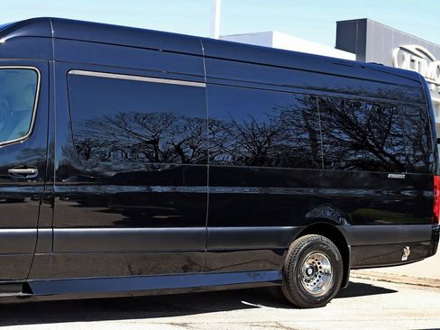 Used 2024 Mercedes-Benz Sprinter 3500 image 4