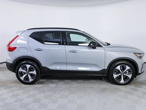 Certified 2025 Volvo XC40 B5 Plus AWD/4WD image 27